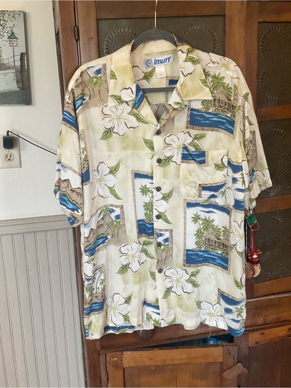 Utility Rayon Hawaiian Floral Camp Shirt L